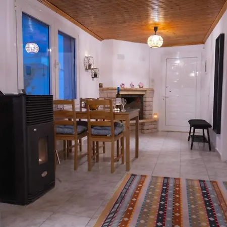 Gurba's House Apartman *